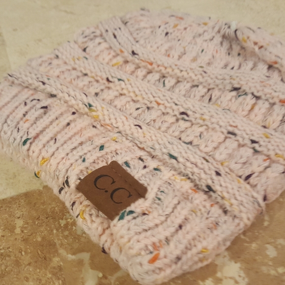 🤍BRAND NEW!🤍MESSY BUN SNOW HAT🤍 - Picture 3 of 3